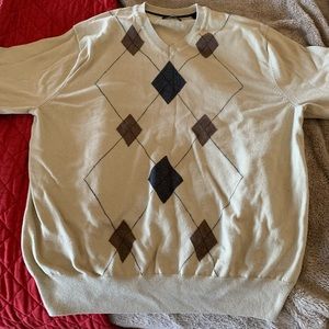 Men’s medium sized long sleeve v neck sweater